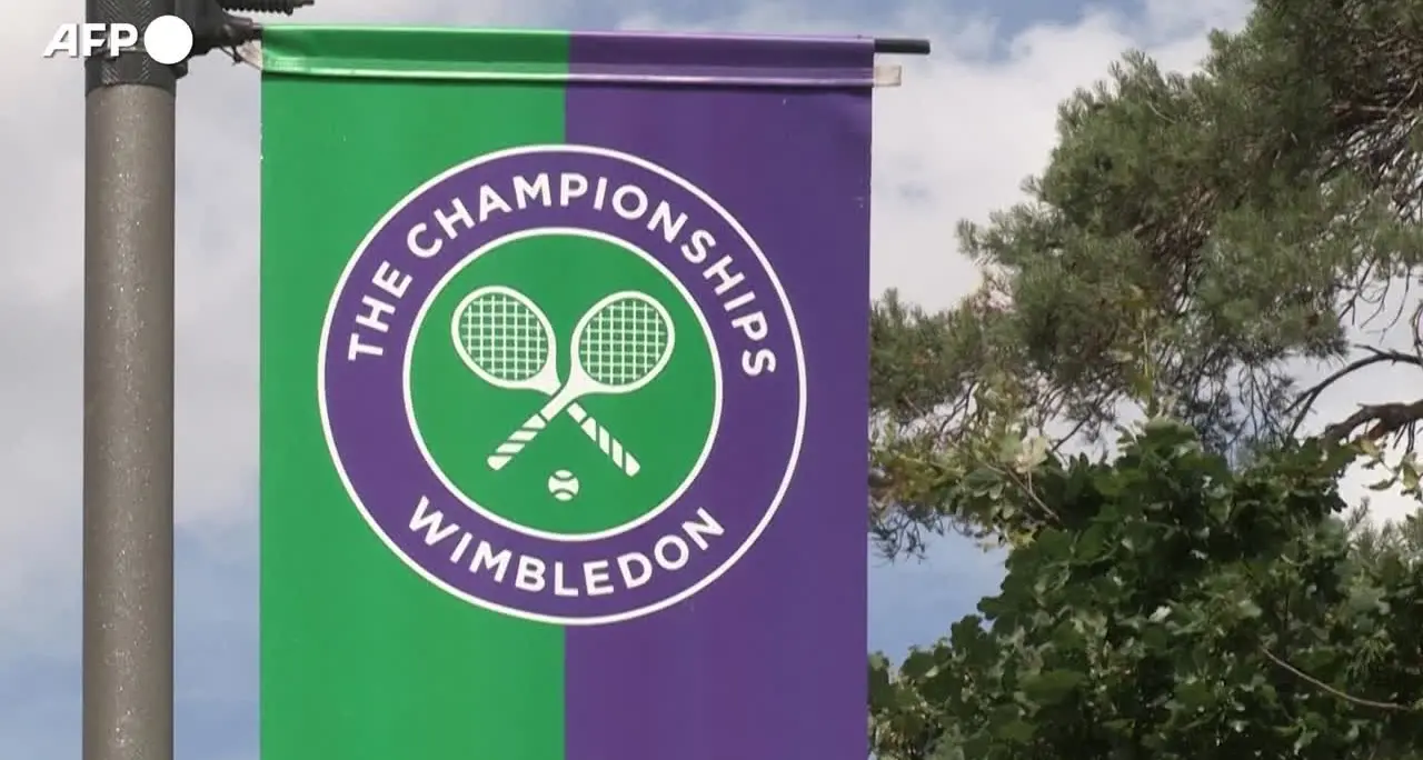 A Wimbledon torna Serena Williams, i fan la aspettano: “È un modello”