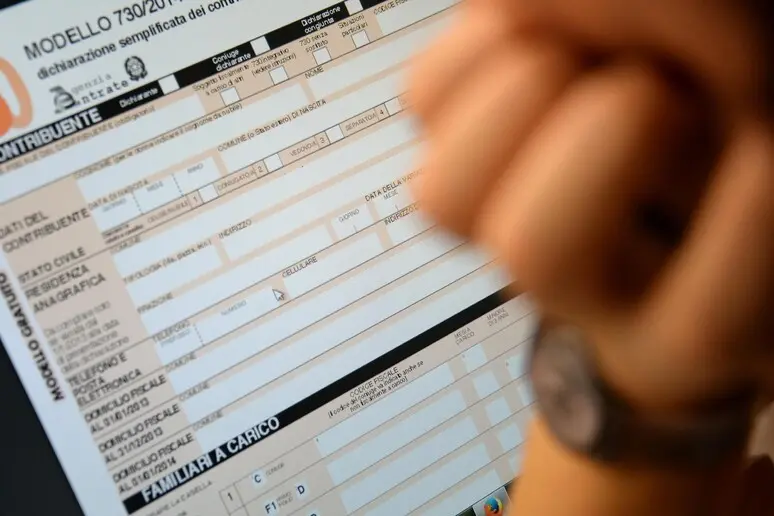 Pressione fiscale salita al 37,6% nel primo trimestre, ma aumentano reddito delle famiglie e consumi