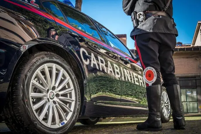 Calceranica: un uomo adesca dei bambini mostrando video a luci rosse