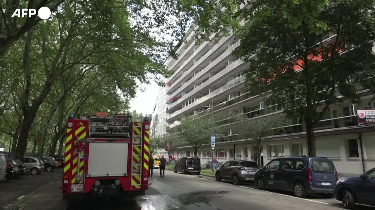 Almeno 5 morti nell'incendio in un condominio ad Anversa