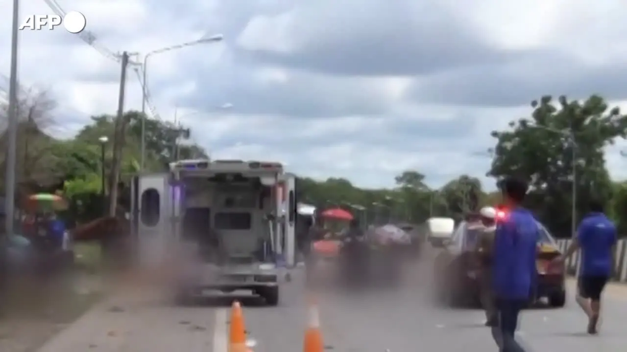 Thailandia, morti otto monaci buddisti travolti da un camion guidato da un bambino