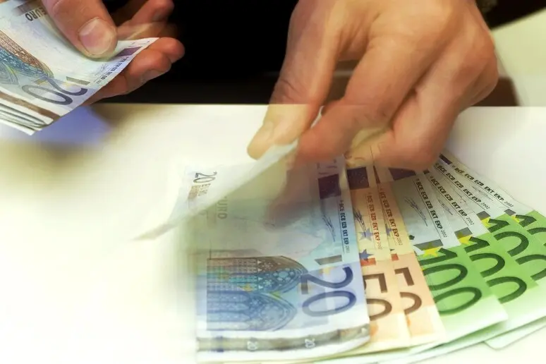 Guida contromano e pericolosa a Gardolo: 480 euro di multa, 21 punti in meno e patente sospesa