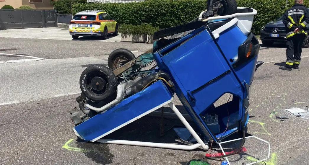 Caldonazzo, Ape contro un’auto in via Punta Pescatori: lievemente ferito un 17enne