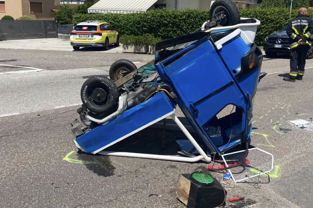 Caldonazzo, Ape contro un’auto in via Punta Pescatori: lievemente ferito un 17enne