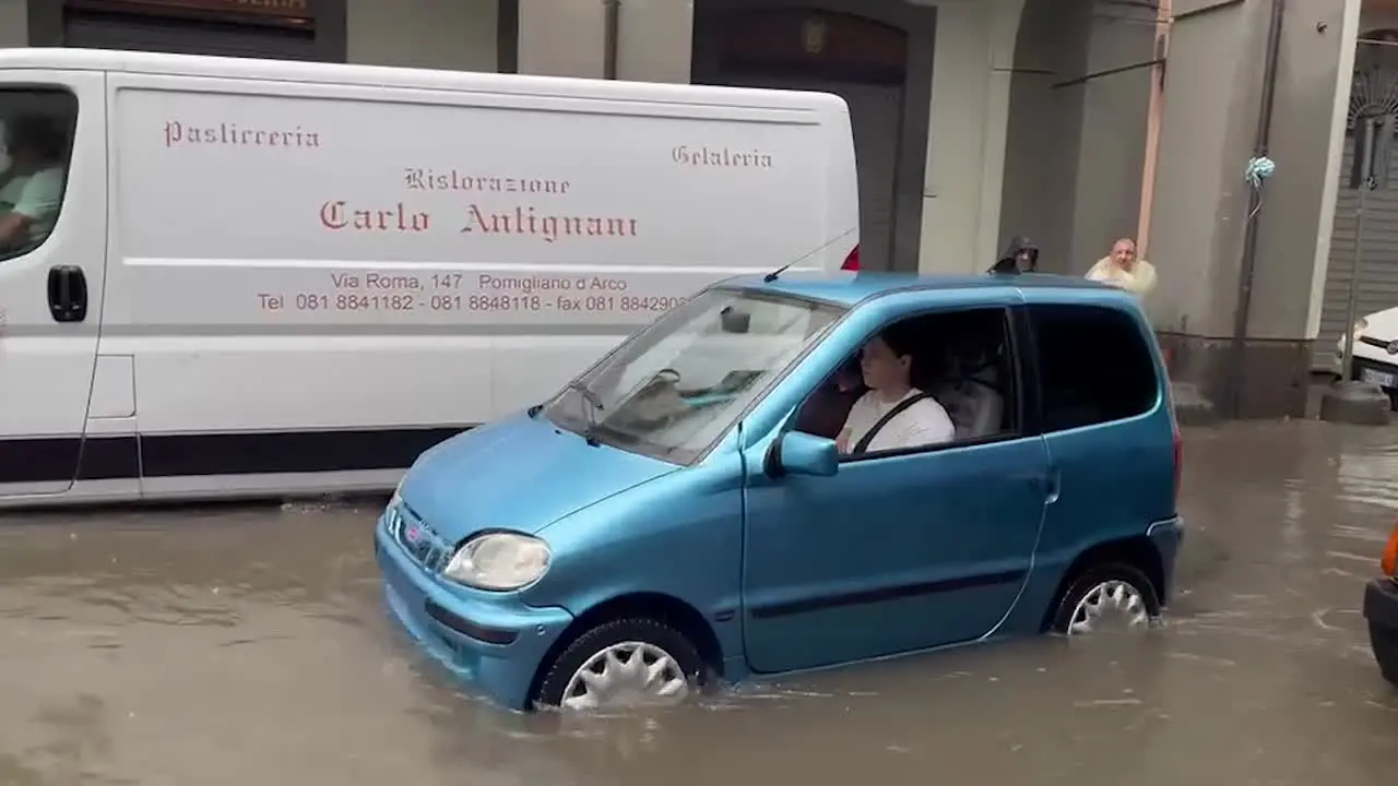 Maltempo, prorogata l'allerta meteo per temporali in Campania