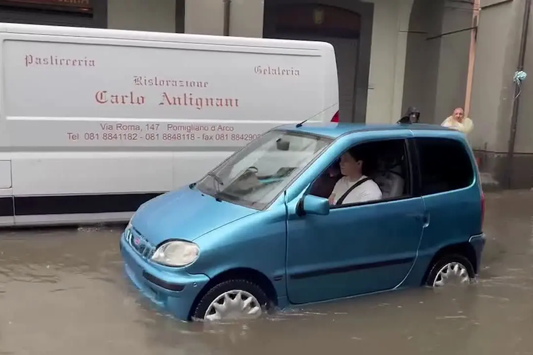 Maltempo, prorogata l'allerta meteo per temporali in Campania