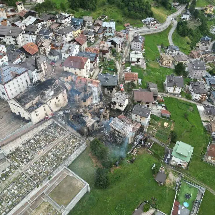 Fraviano di Vermiglio il giorno dopo il rogo: ecco cosa resta delle case sventrate