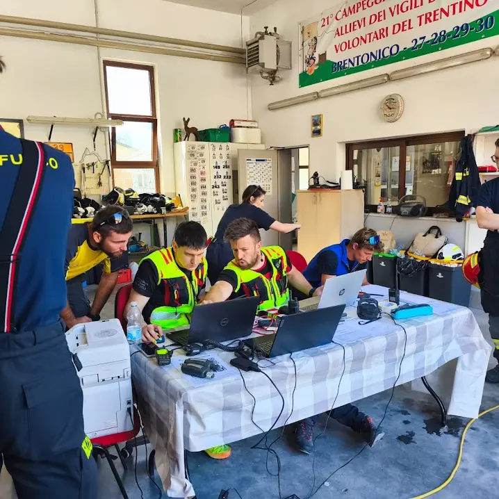 Brentonico, 85enne scomparso: ricerche tra boschi e frazioni con droni e unità cinofile