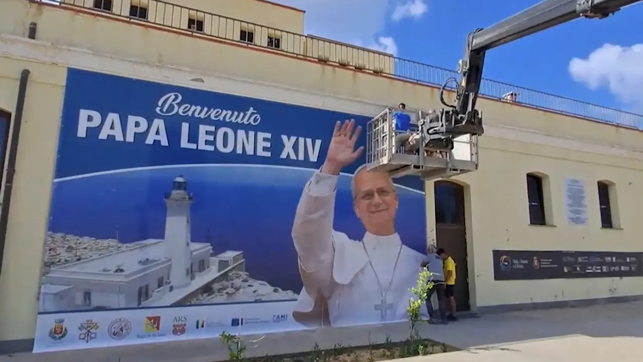 Lampedusa, ultimi preparativi per la visita di Papa Leone