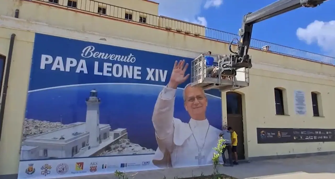 Lampedusa, ultimi preparativi per la visita di Papa Leone