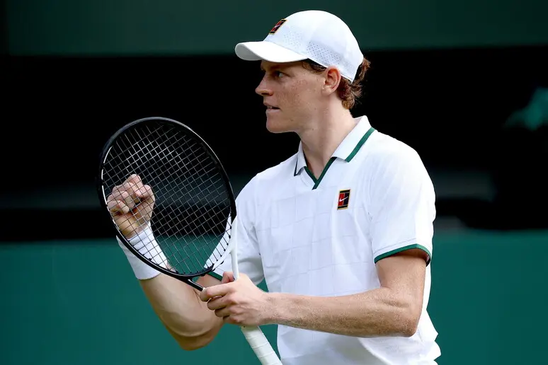 Sinner batte Brooksby in tre set e vola agli ottavi a Wimbledon