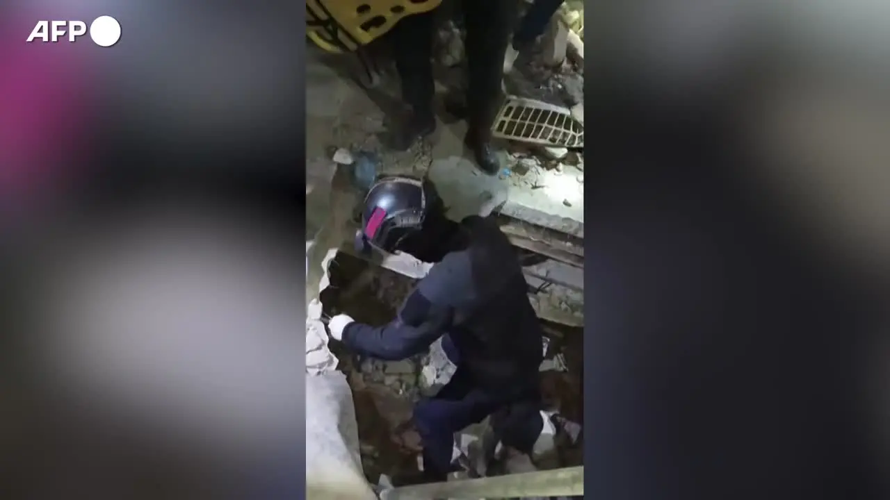 Venezuela, soccorritori continuano le ricerche tra le macerie a Caraballeda 