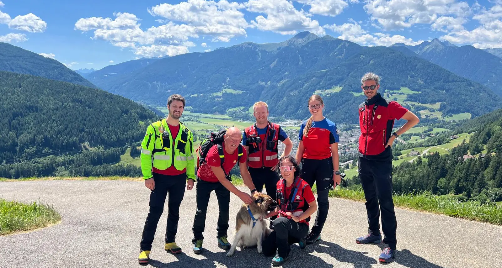 Il cane finisce in un canalone: salvato dal Soccorso alpino