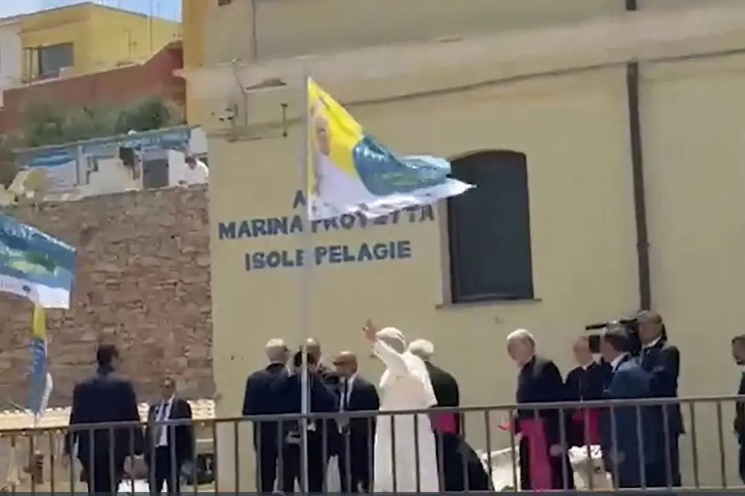 Papa Leone conclude la visita a Lampedusa