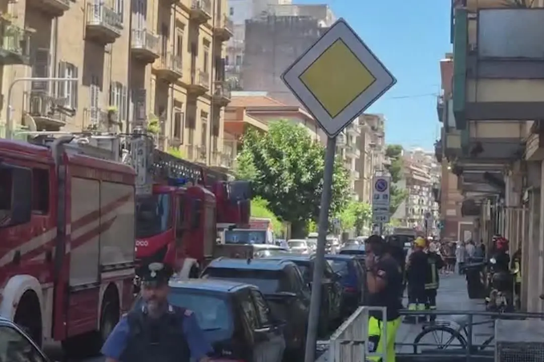 Ucciso a coltellate a Palermo, un'altra persona barricata in casa