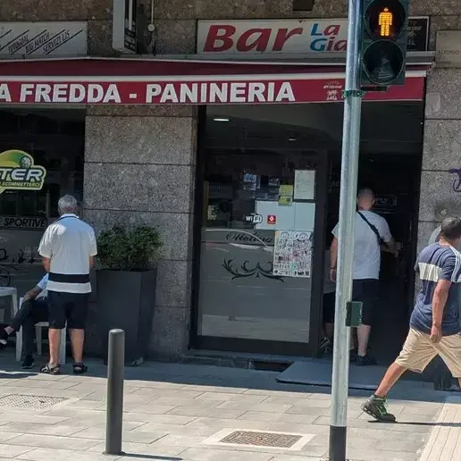Accoltella uno sconosciuto con 20 coltellate al bar: «Mi sono divertito, lo rifarò»