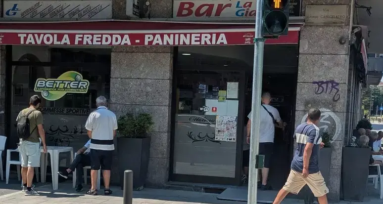 Accoltella uno sconosciuto con 20 coltellate al bar: «Mi sono divertito, lo rifarò»