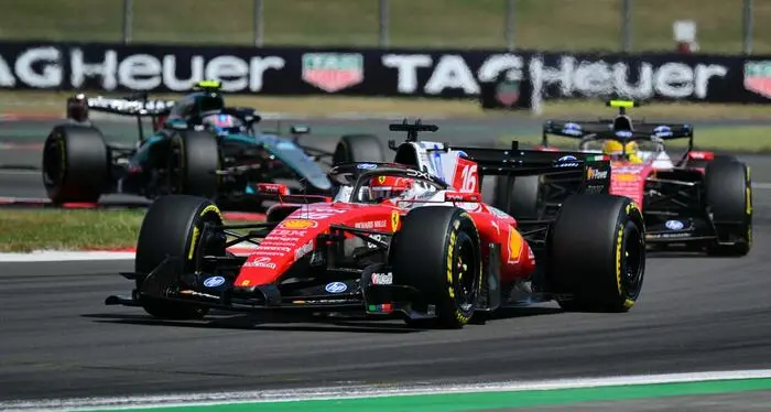 Leclerc trionfa a Silverstone davanti a Russell e Hamilton