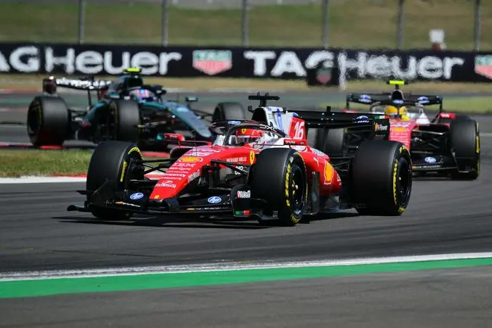Leclerc trionfa a Silverstone davanti a Russell e Hamilton
