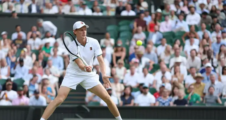 Sinner avanza nei quarti di Wimbledon dopo la vittoria su Mochizuki
