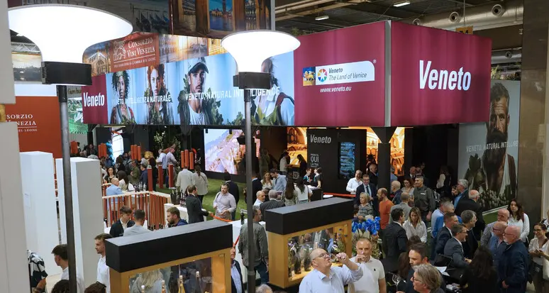 Il Vinitaly Usa parte dalla nave Vespucci: la fiera dei vini a ottobre a New York