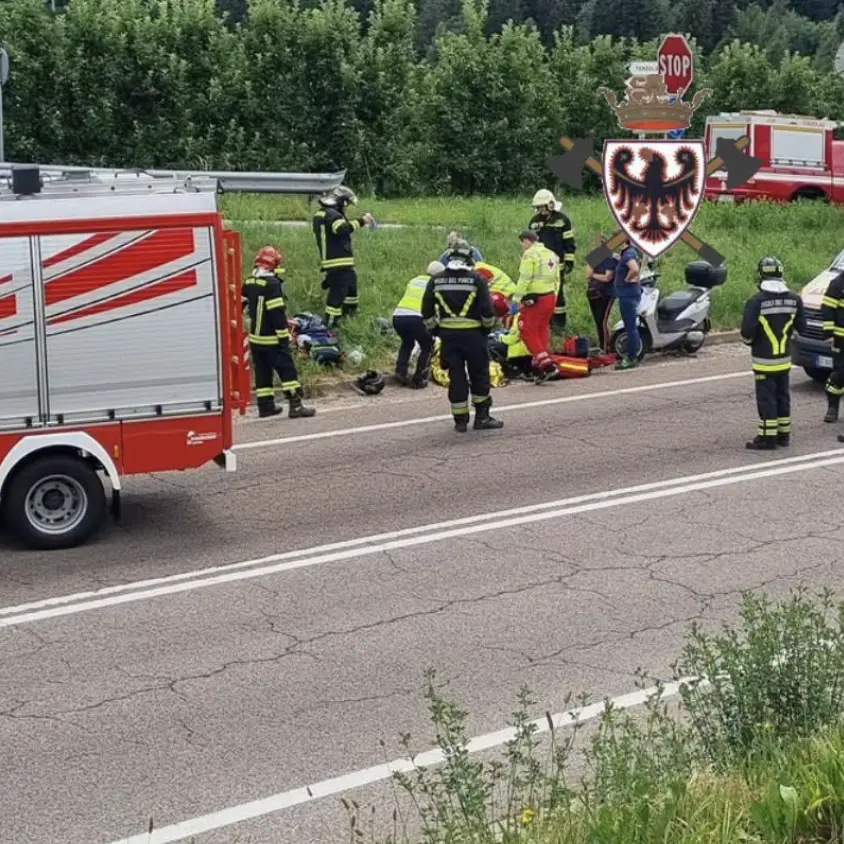 Terzolas, auto e scooter si scontrano sulla SS42: una persona ferita