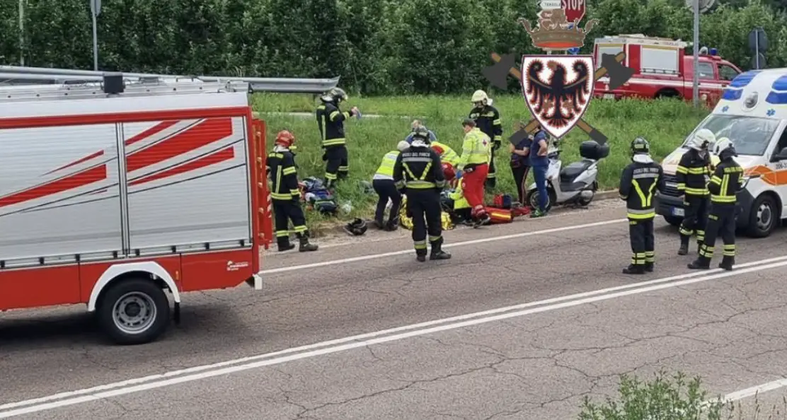 Terzolas, auto e scooter si scontrano sulla SS42: una persona ferita
