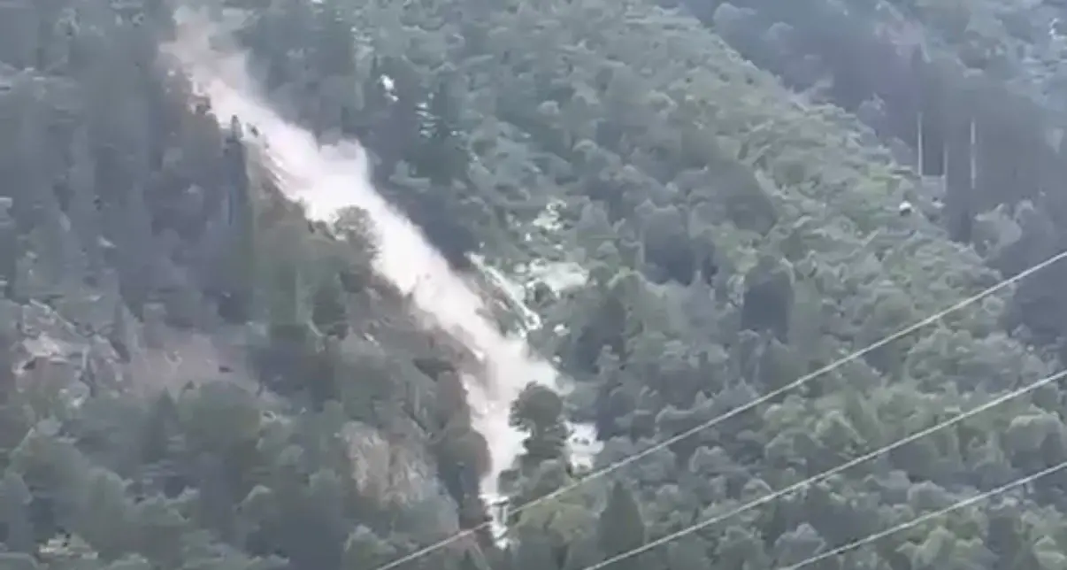 Daone, cade un masso sopra una strada comunale: nessuna persona ferita
