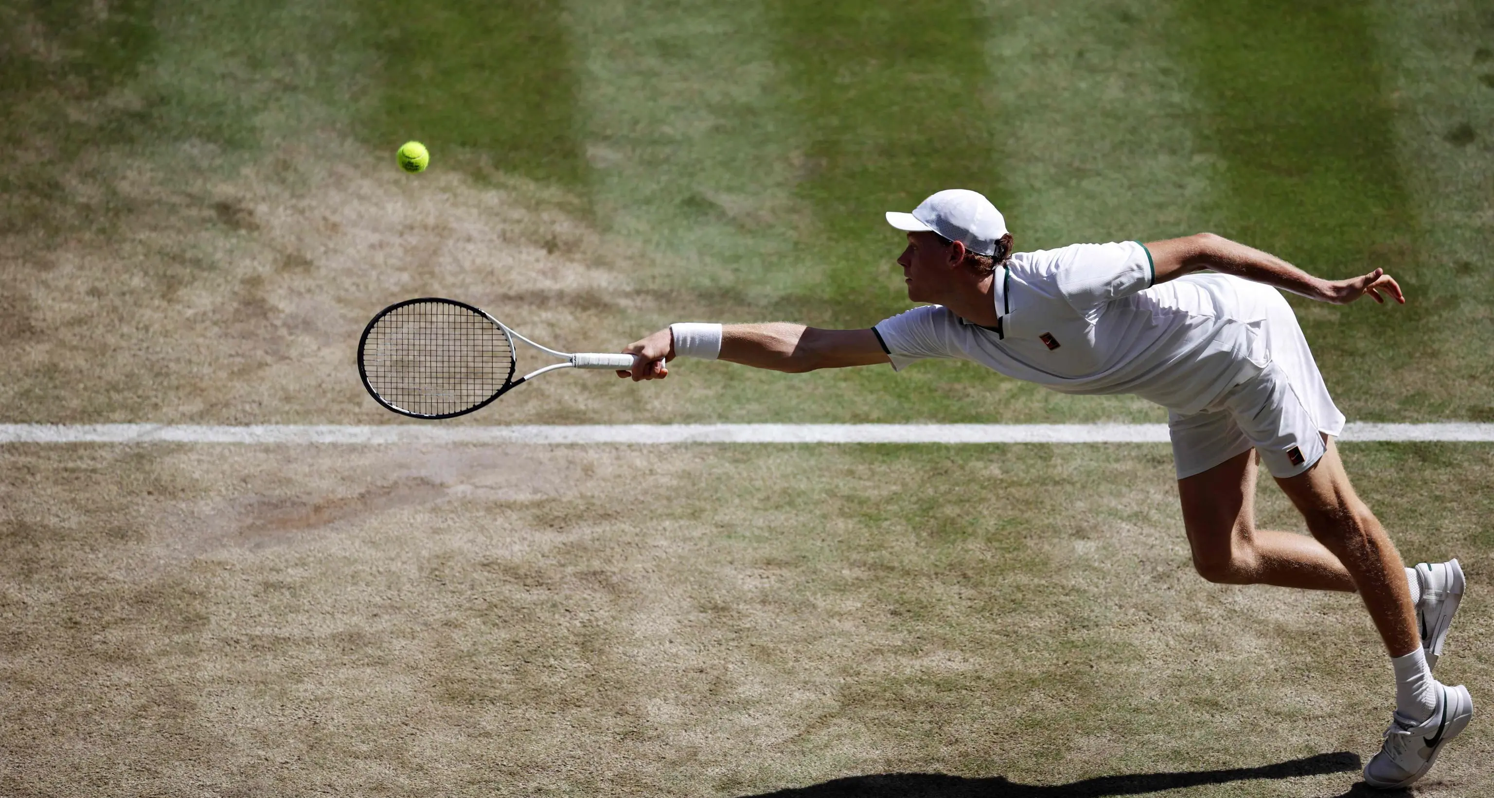 Sinner vola in semifinale a Wimbledon: Struff battuto in tre set