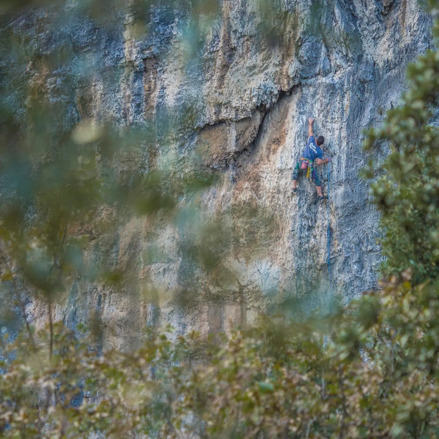 Massone, la falesia Abissi torna ad accogliere gli arrampicatori