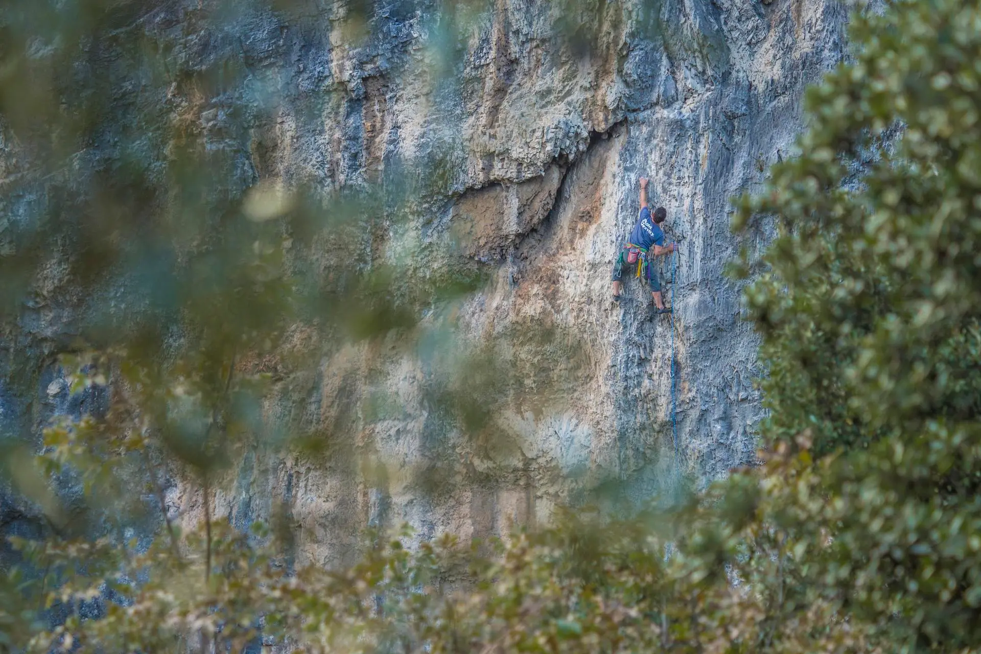 Massone, la falesia Abissi torna ad accogliere gli arrampicatori