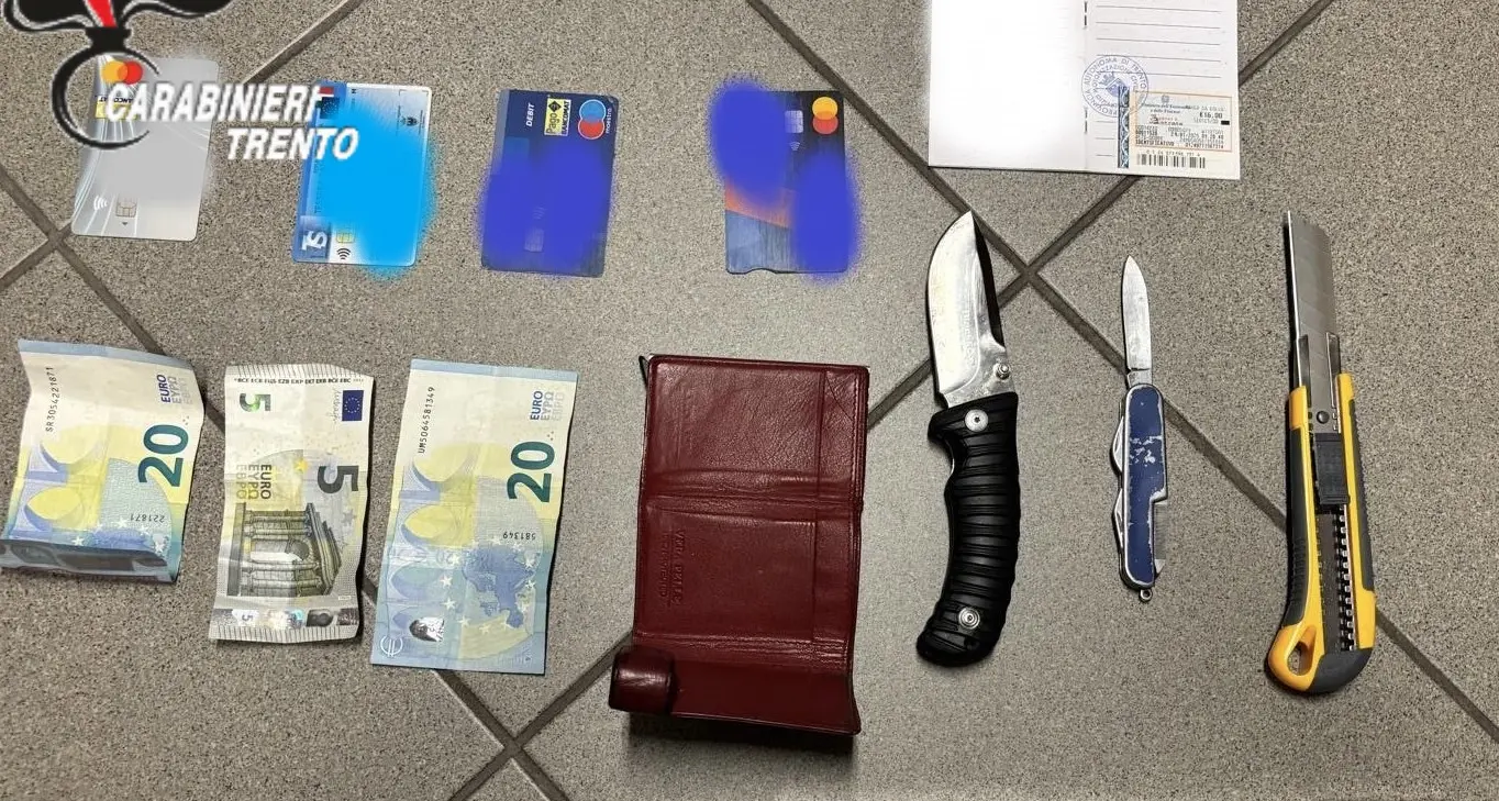 Levico Terme, trovato con coltelli e refurtiva di due furti: denunciato