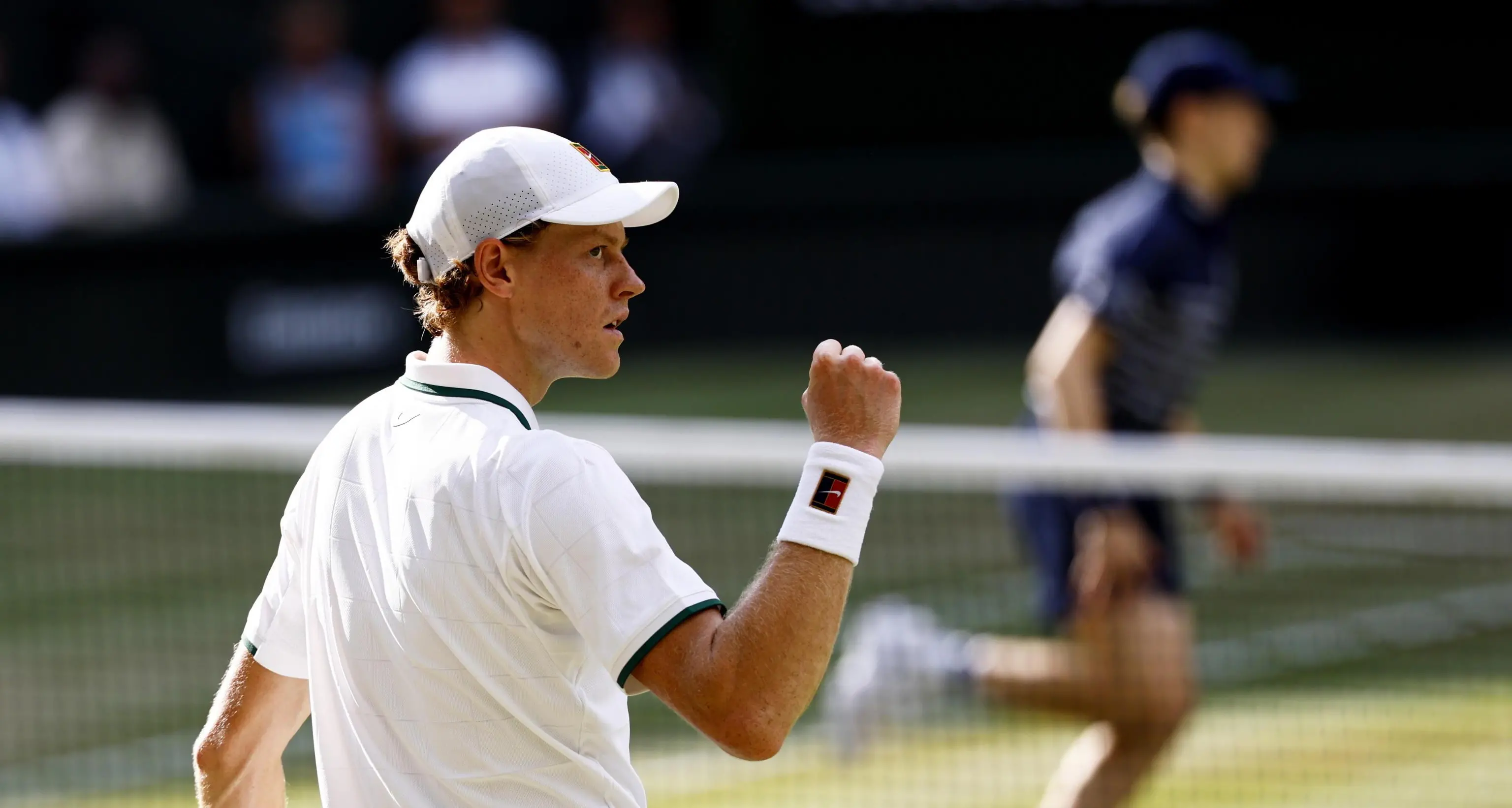 Sinner domina Djokovic e raggiunge la finale di Wimbledon