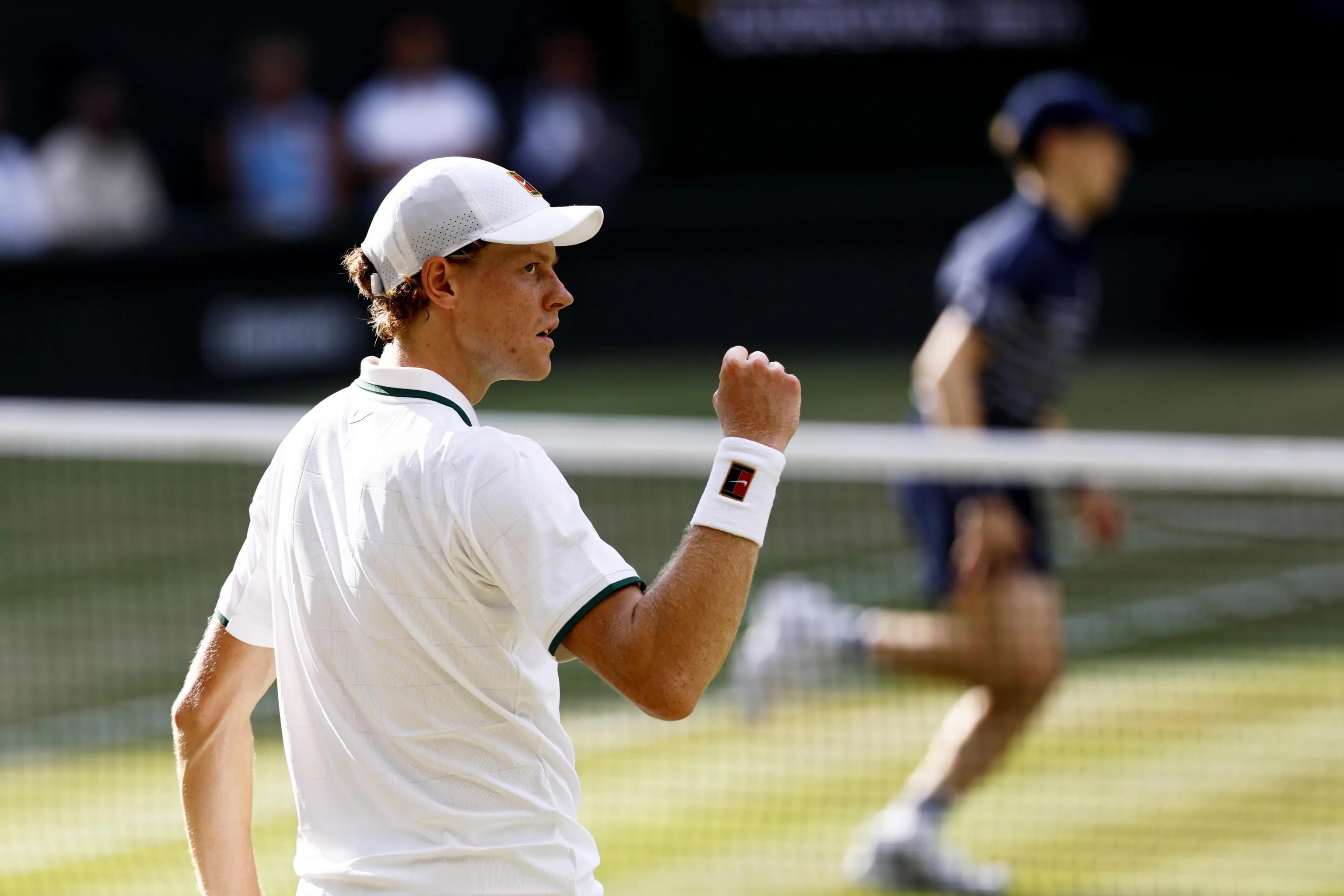 Sinner domina Djokovic e raggiunge la finale di Wimbledon