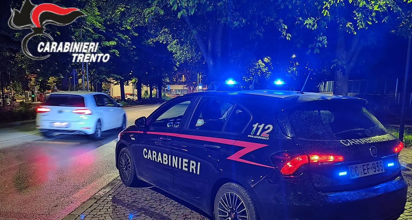 Pugni, calci e minacce di morte a moglie e figli: arrestato dai carabinieri