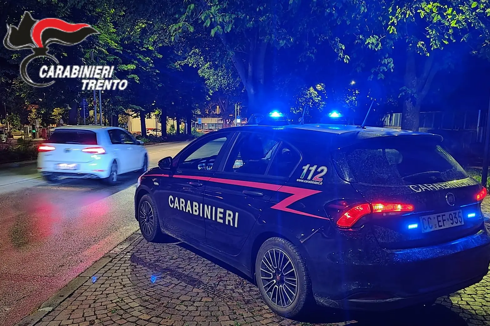 Pugni, calci e minacce di morte a moglie e figli: arrestato dai carabinieri