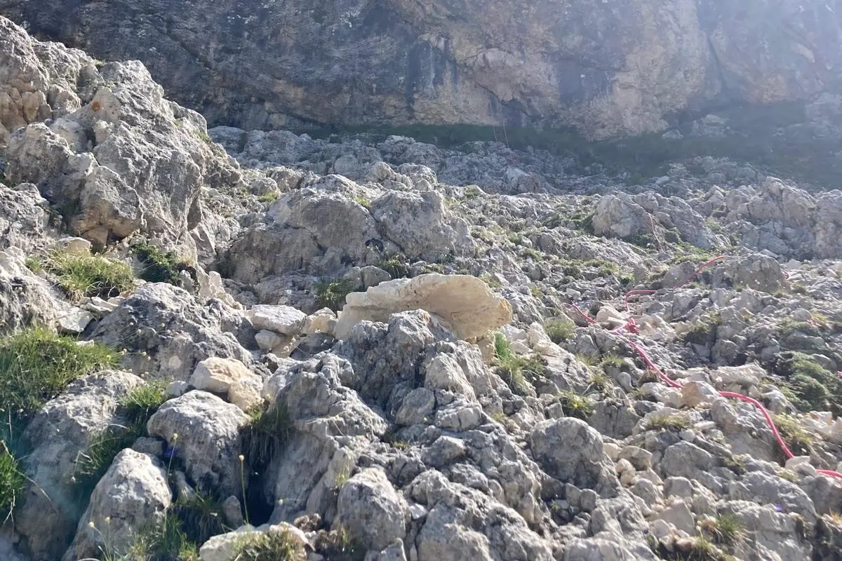 Climber precipita per 40 metri sulla Roda del Diavolo: è grave