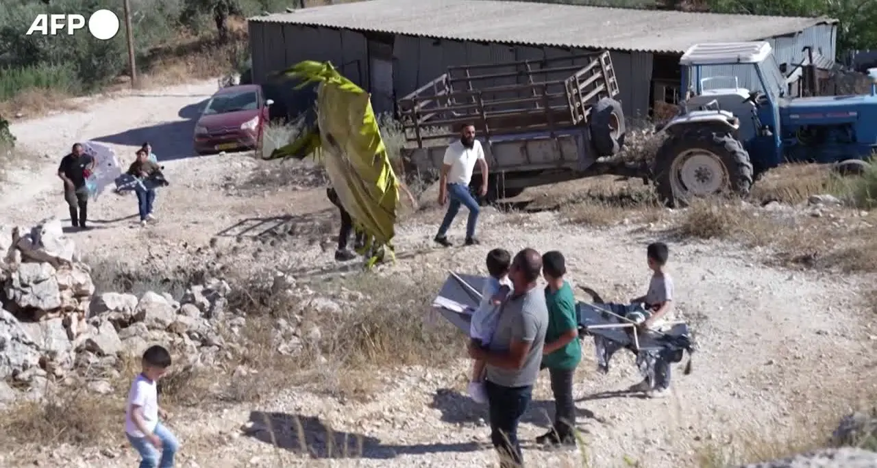 I palestinesi lanciano un messaggio ai coloni con un festival