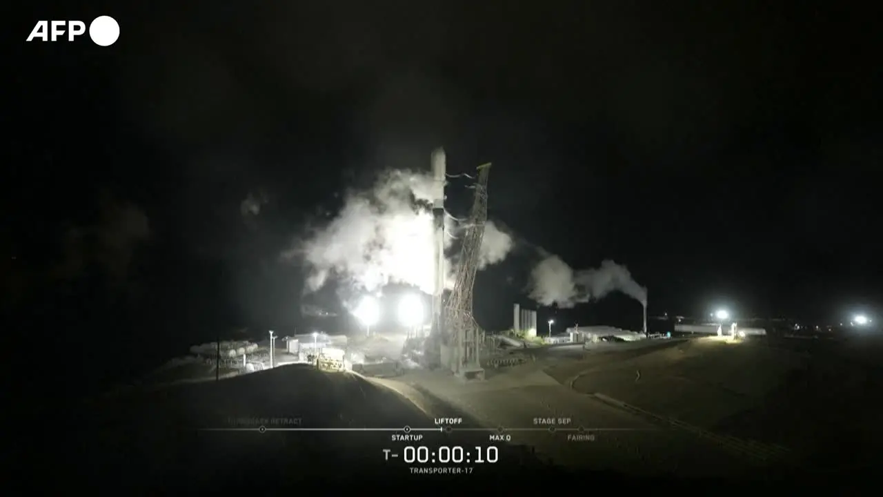 SpaceX, lanciati tre satelliti per il rilevamento di incendi boschivi in California