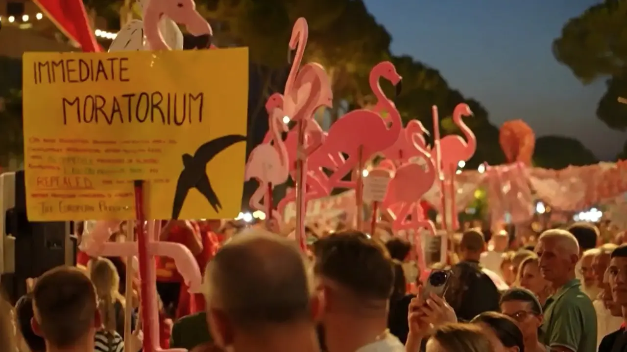 Albania, continua la protesta contro il progetto del resort legato a Trump