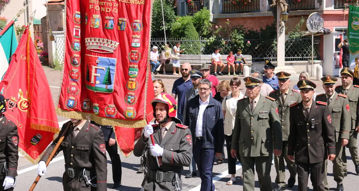 I vigili del fuoco volontari di Romeno compiono 140 anni