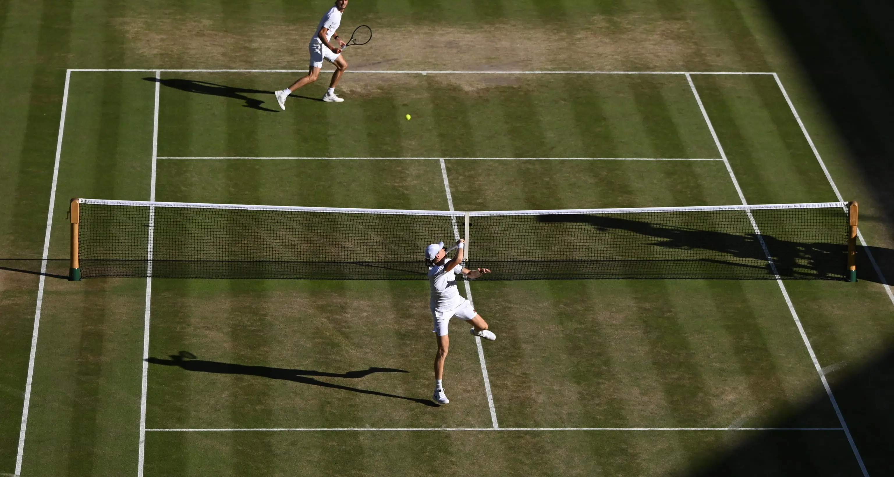 Sinner in vantaggio 2-1 su Zverev: decisivo il break nel terzo set