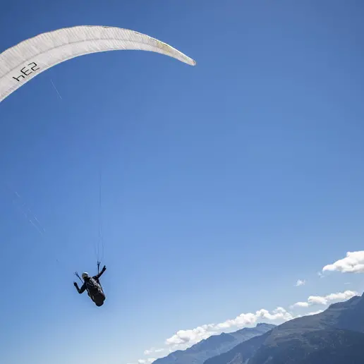 Precipita con il parapendio a Baitoni: 31enne trasportato in elicottero