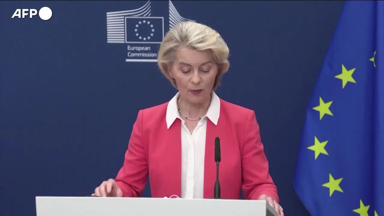 Von der Leyen: \"Serve un'età minima per l'accesso ai social\"