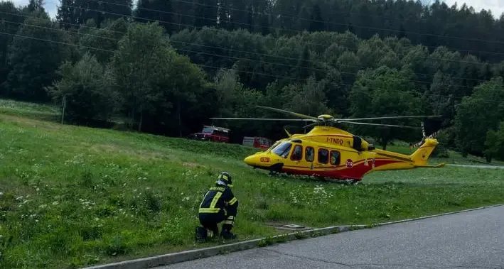 Scontro tra auto e moto a Commezzadura: 66enne trasportato in elicottero al Santa Chiara
