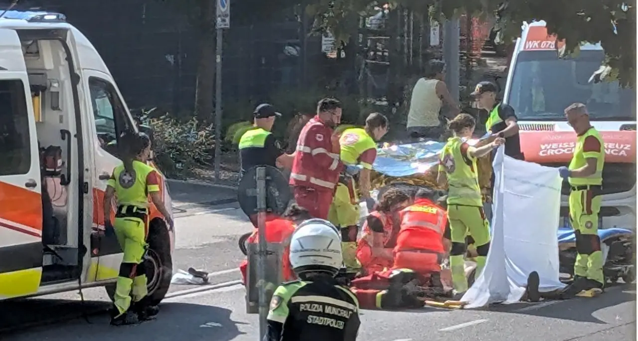 Ciclista travolto da un'auto: è in condizioni critiche