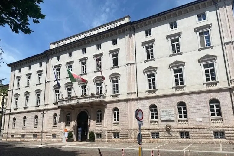 L'assestamento di bilancio passa in Commissione, le opposizioni: «Manca una visione»