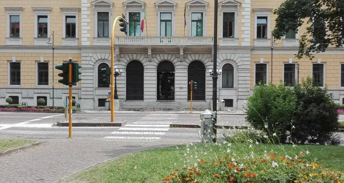 Trento, ferisce una donna con una pistola a piombini: arresto convalidato