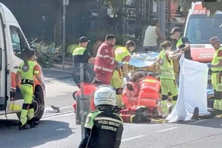 Incidente mortale in via Resia: un ciclista 83enne perde la vita