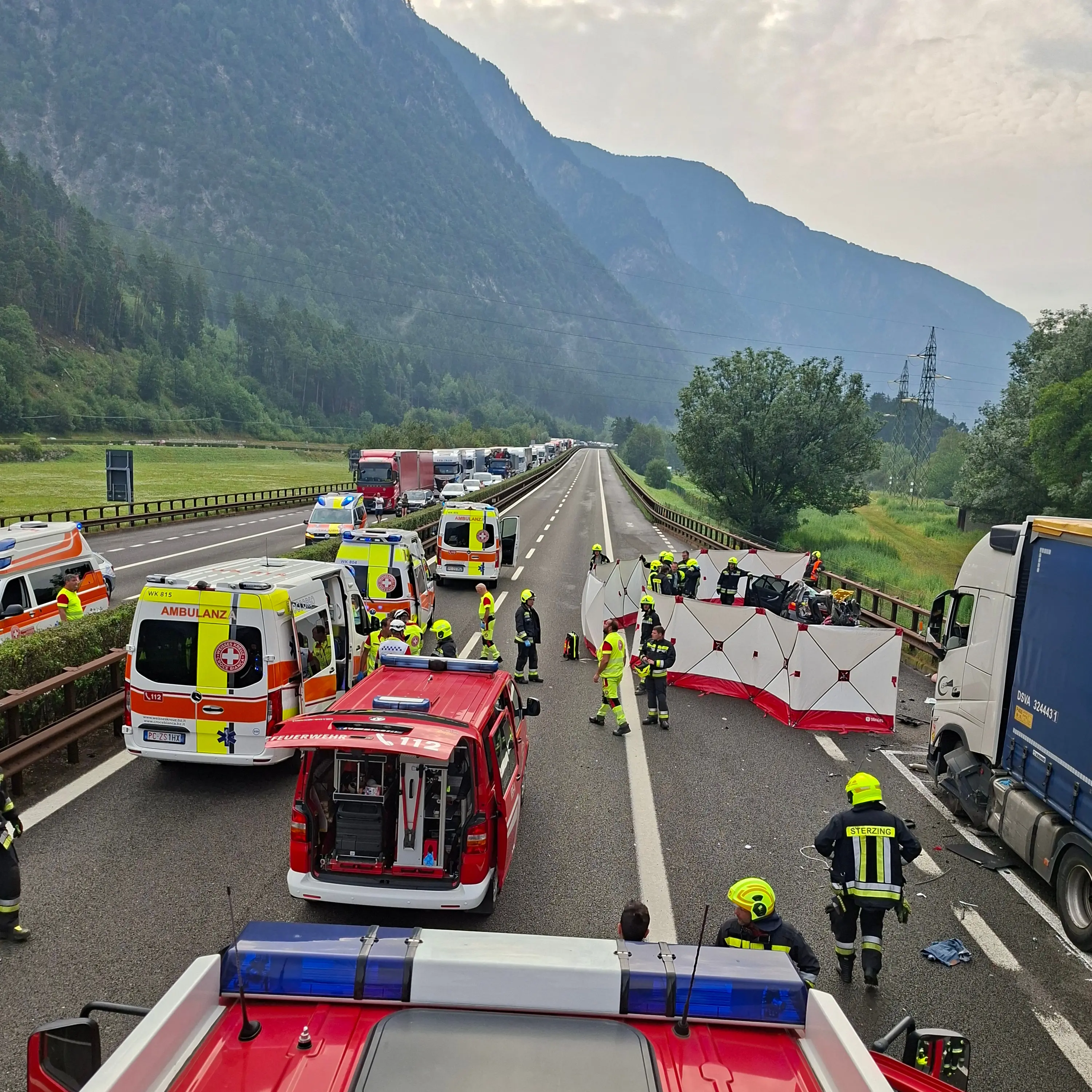 A22, auto con cinque persone contro un tir: un morto e un ferito gravissimo